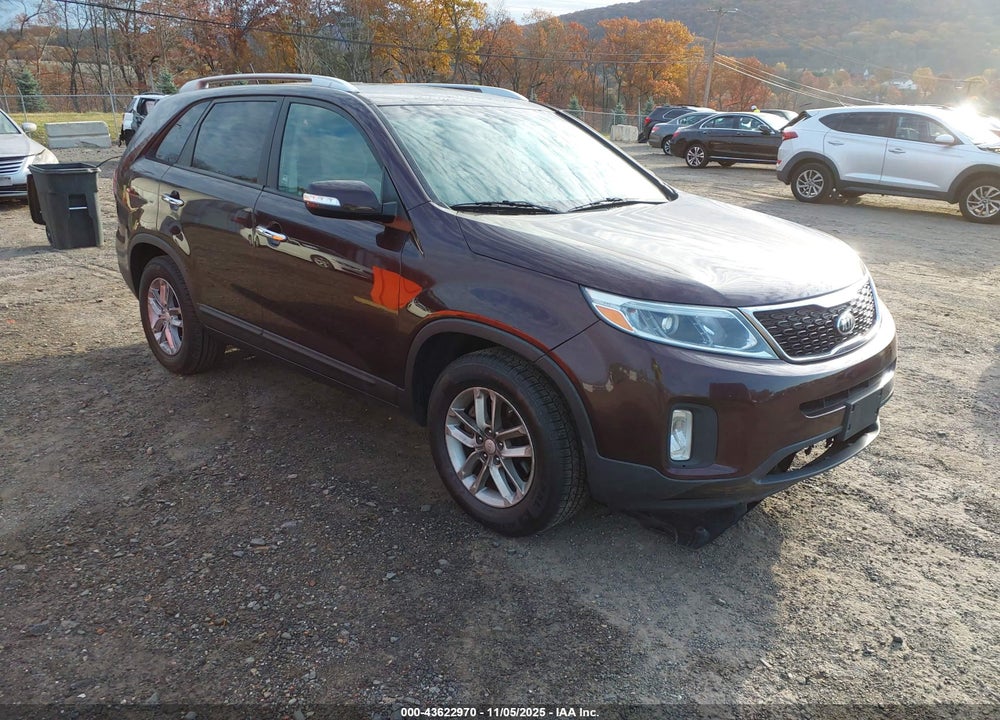 2015 KIA SORENTO LX VIN: 5XYKT3A67FG555017