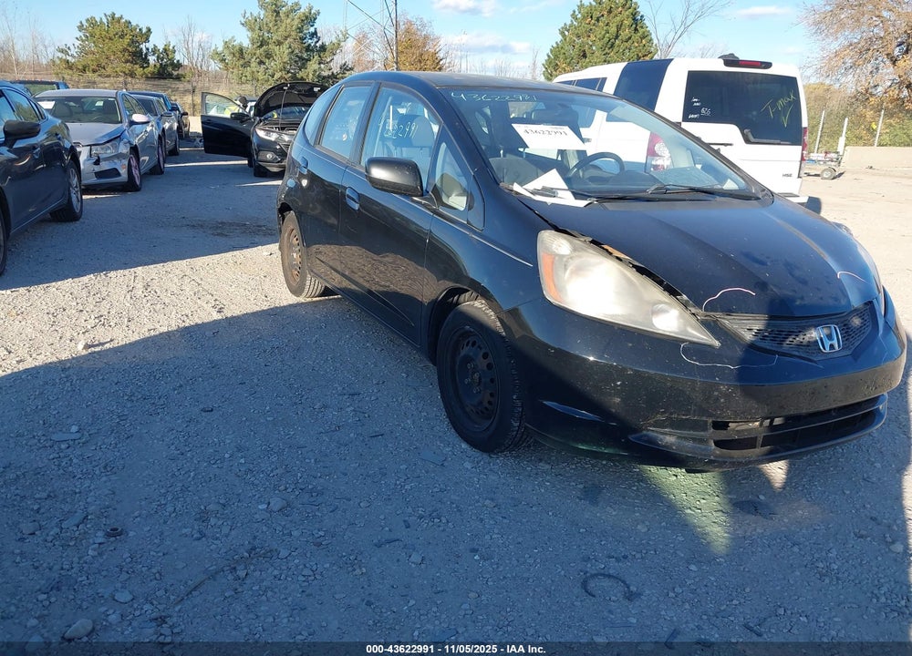 2011 HONDA FIT VIN: JHMGE8H31BS004321