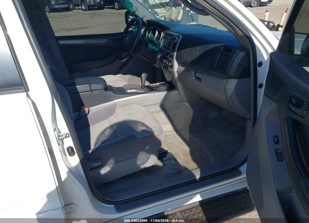 2004 TOYOTA 4RUNNER SR5 V6 VIN: JTEBU14R748020194