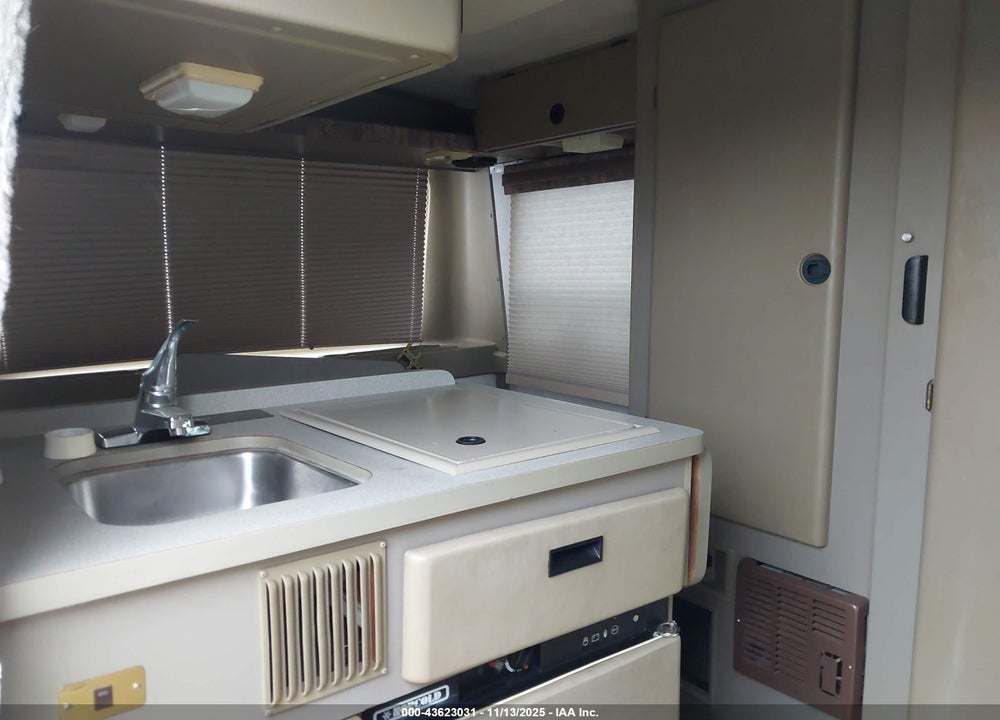1995 WINNEBAGO RIALTA MOTORHOME VIN: 1WVAE0700SH013688