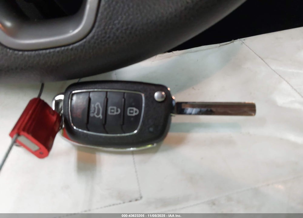 2018 HYUNDAI SANTA FE SE VIN: KM8SM4HF2JU261231