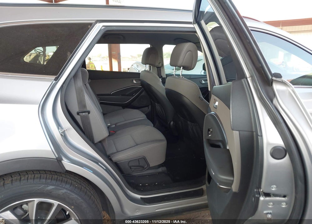 2018 HYUNDAI SANTA FE SE VIN: KM8SM4HF2JU261231