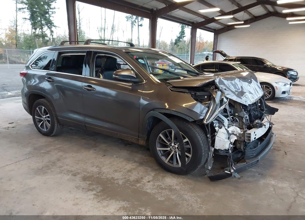 2018 TOYOTA HIGHLANDER HYBRID XLE VIN: 5TDJGRFHXJS037850