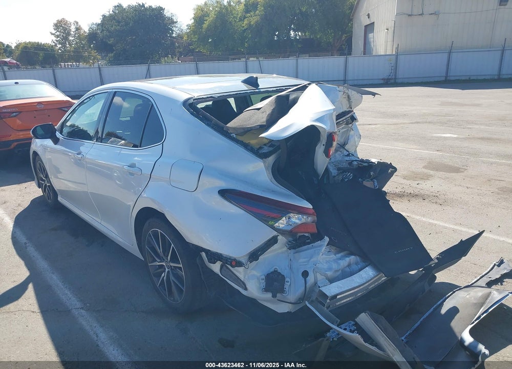 2021 TOYOTA CAMRY XLE VIN: 4T1F11AK4MU521939
