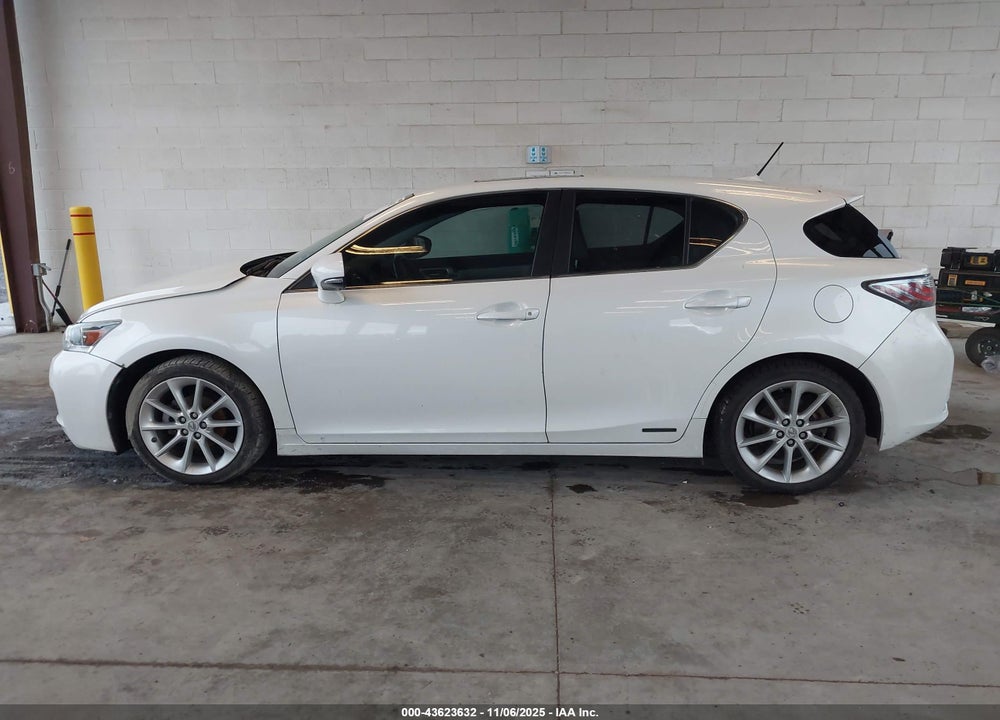 2013 LEXUS CT 200H VIN: JTHKD5BH3D2172710