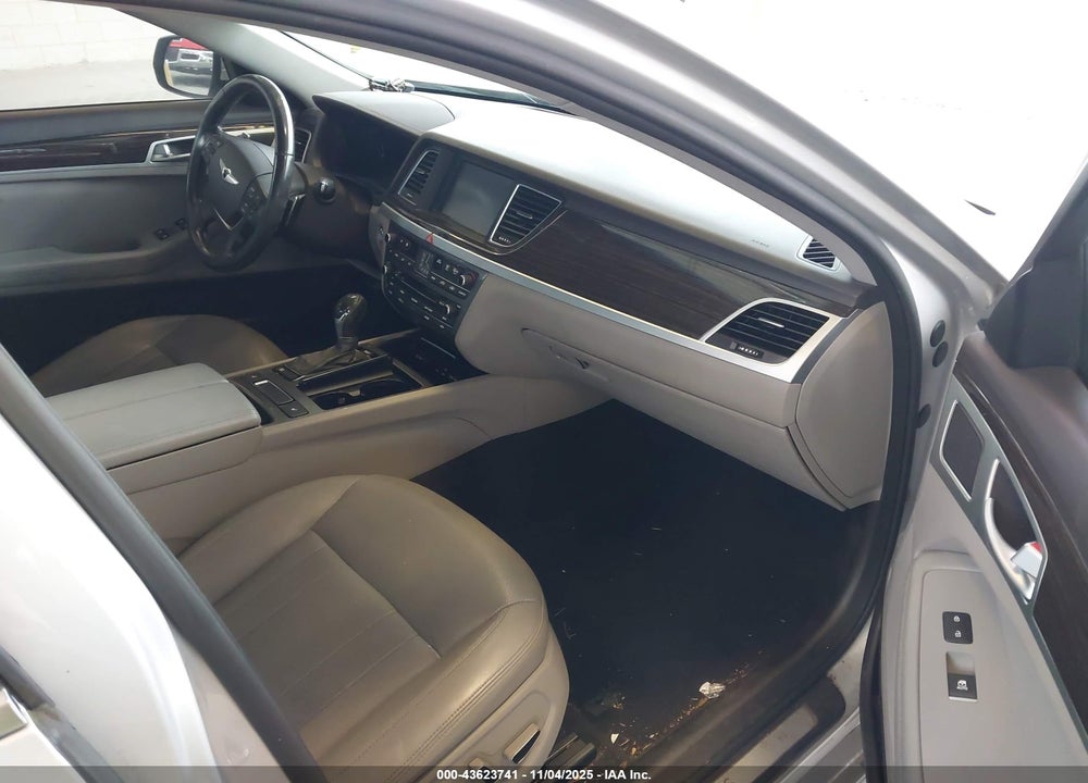 2015 HYUNDAI GENESIS 3.8 VIN: KMHGN4JE1FU043079