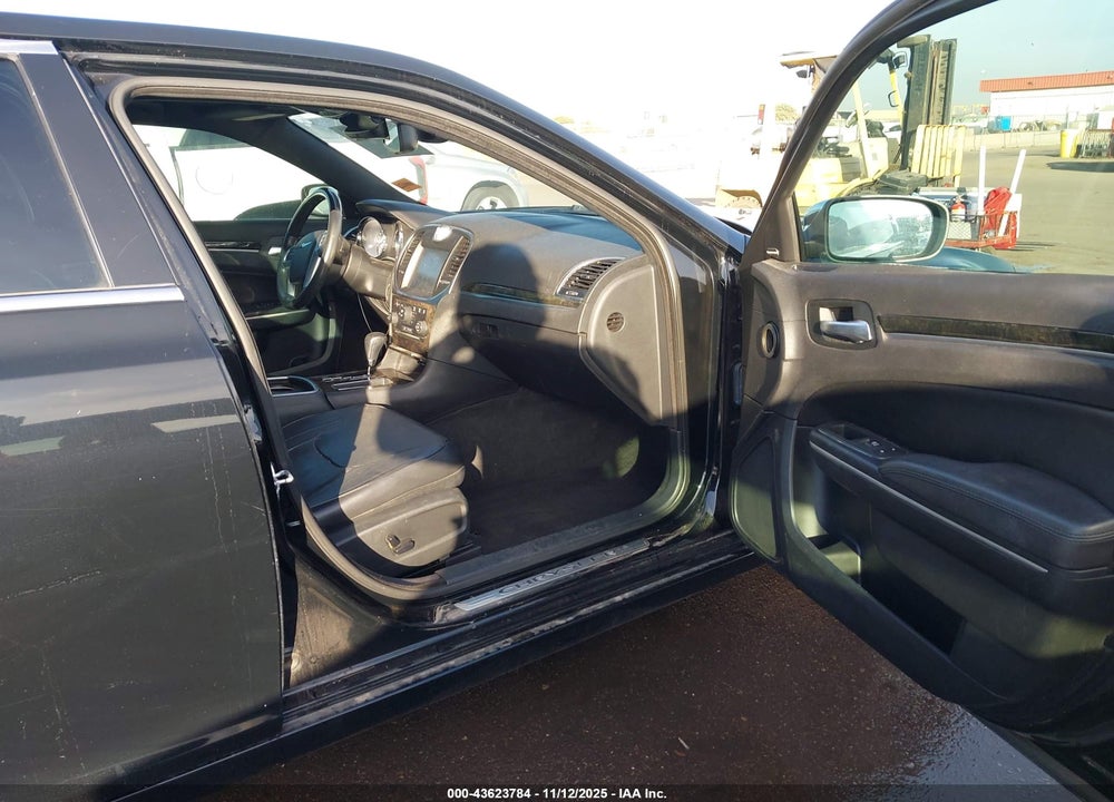 2013 CHRYSLER 300C VIN: 2C3CCAET6DH585539
