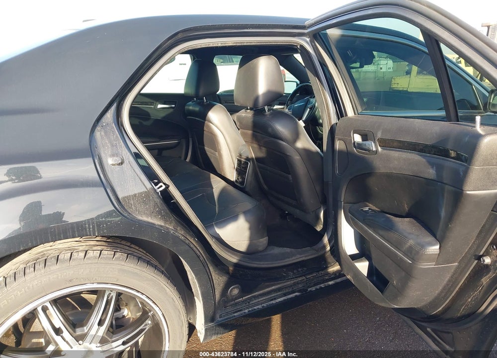 2013 CHRYSLER 300C VIN: 2C3CCAET6DH585539