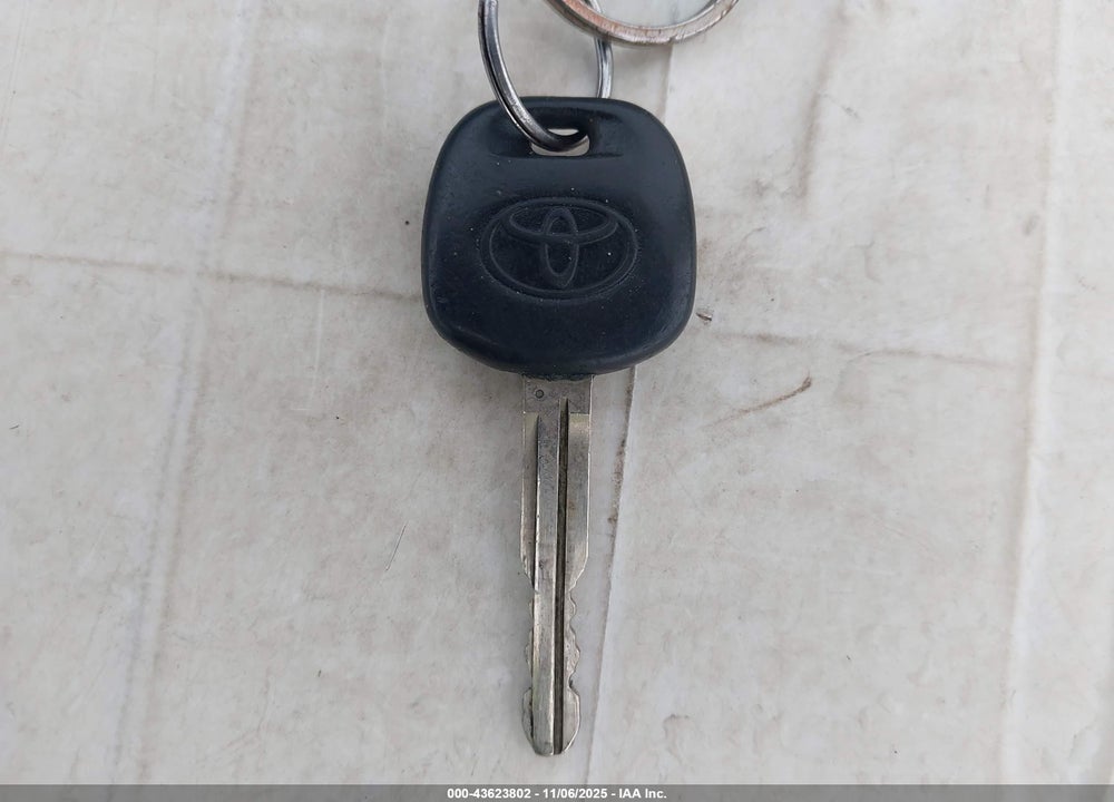 2008 TOYOTA MATRIX VIN: 2T1KR32E68C713060
