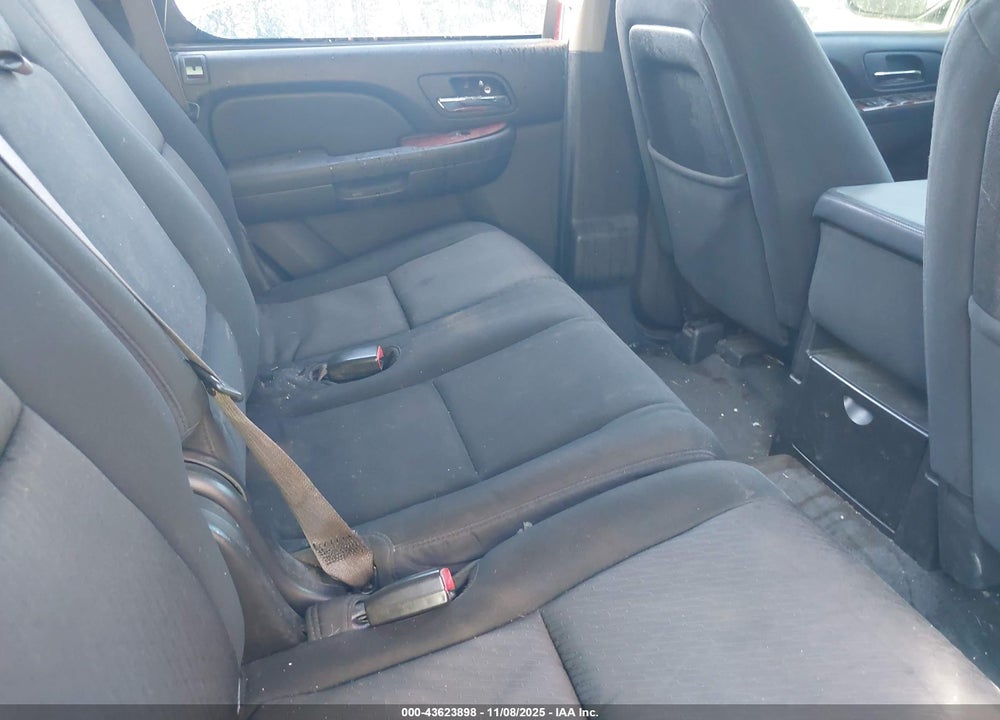 2011 CHEVROLET TAHOE LS VIN: 1GNSCAE03BR174049