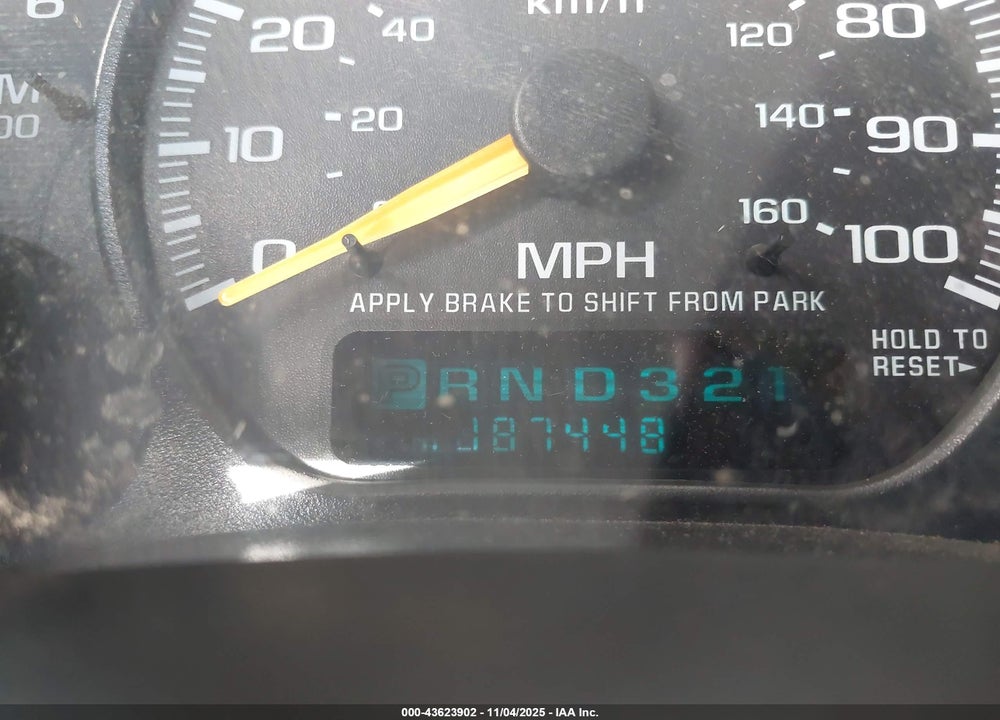 2001 CHEVROLET SUBURBAN 1500 LS VIN: 3GNEC16T21G185855