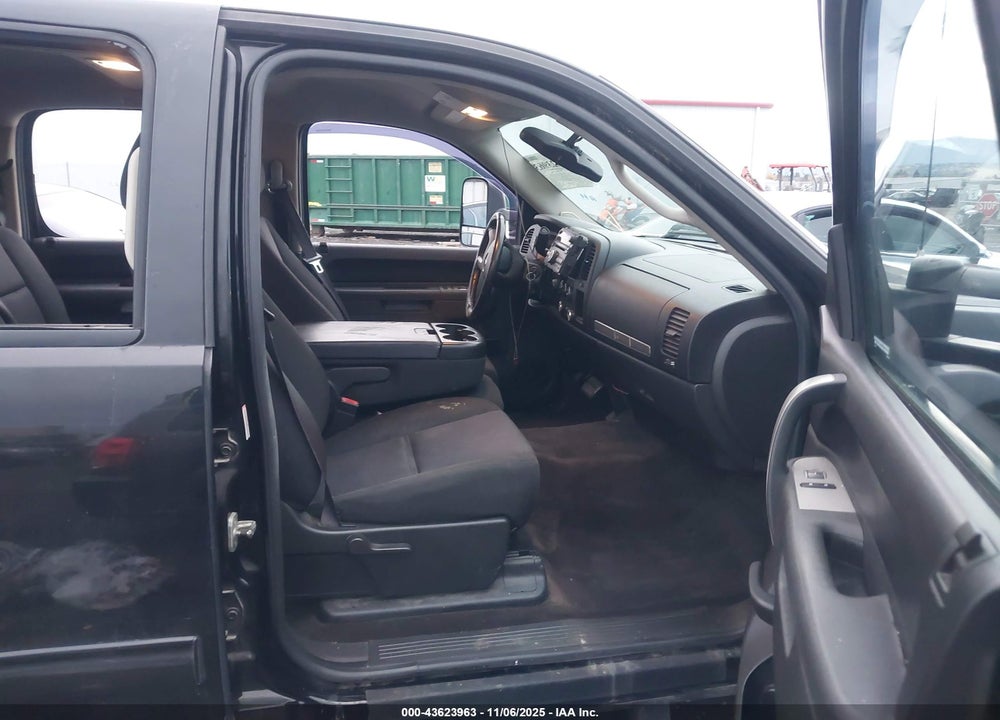 2010 CHEVROLET SILVERADO 1500 LT VIN: 3GCRKSE37AG242524