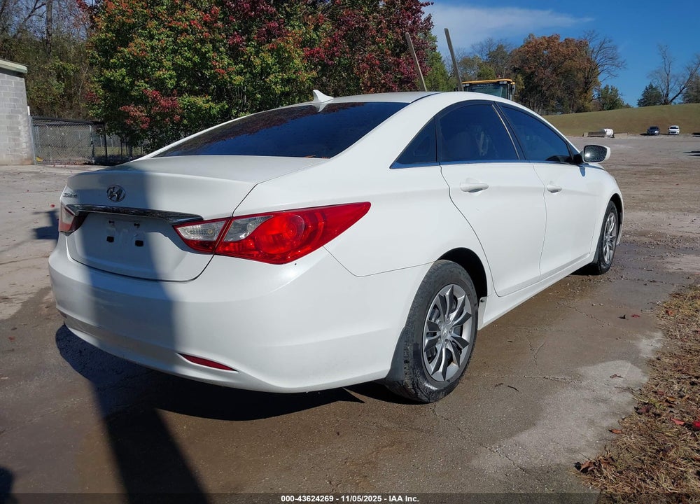 2011 HYUNDAI SONATA VIN: 5NPEB4AC7BH035740