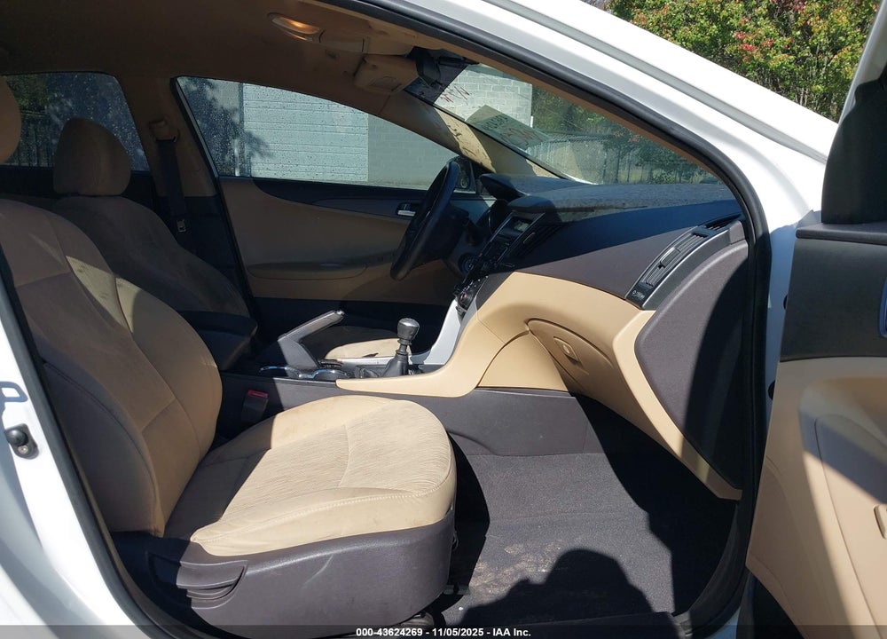 2011 HYUNDAI SONATA VIN: 5NPEB4AC7BH035740