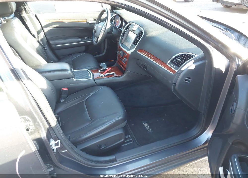 2014 CHRYSLER 300 VIN: 2C3CCAAG7EH301572
