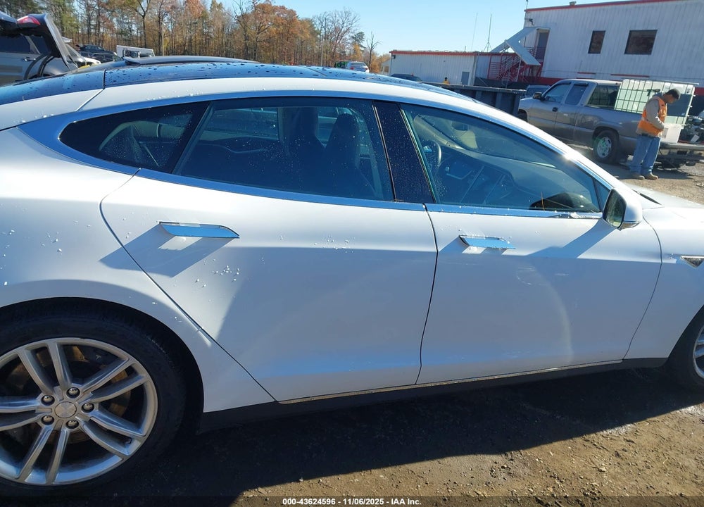 2013 TESLA MODEL S VIN: 5YJSA1AG2DFP11231