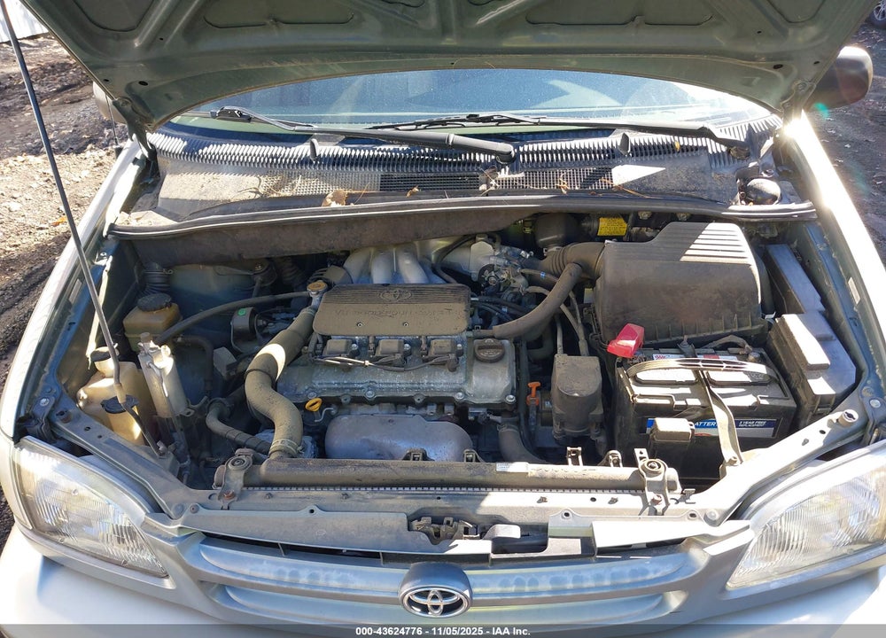 1998 TOYOTA SIENNA XLE VIN: 4T3ZF13C8WU071517