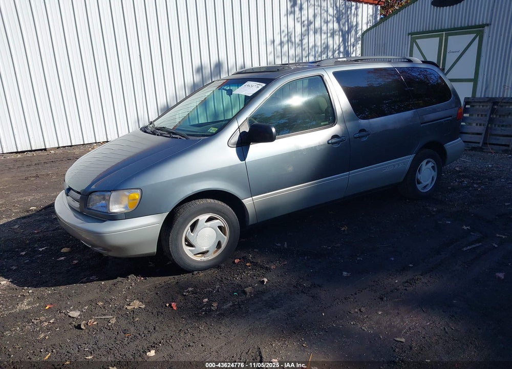 1998 TOYOTA SIENNA XLE VIN: 4T3ZF13C8WU071517