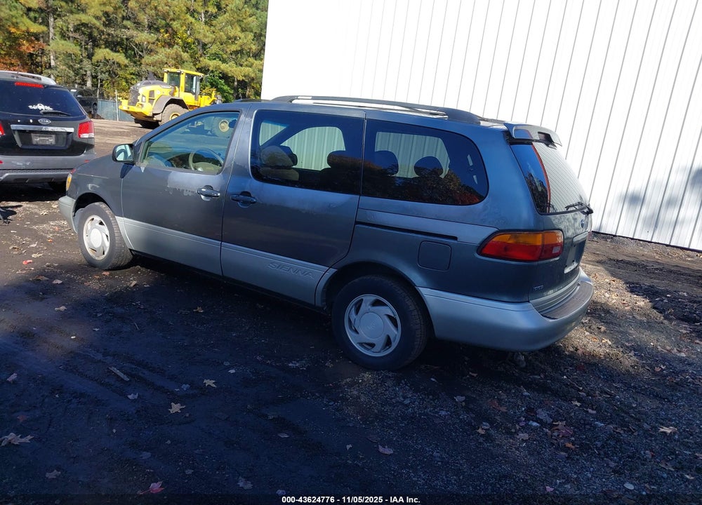 1998 TOYOTA SIENNA XLE VIN: 4T3ZF13C8WU071517