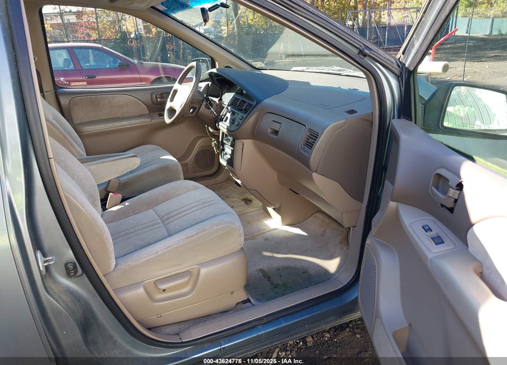 1998 TOYOTA SIENNA XLE VIN: 4T3ZF13C8WU071517