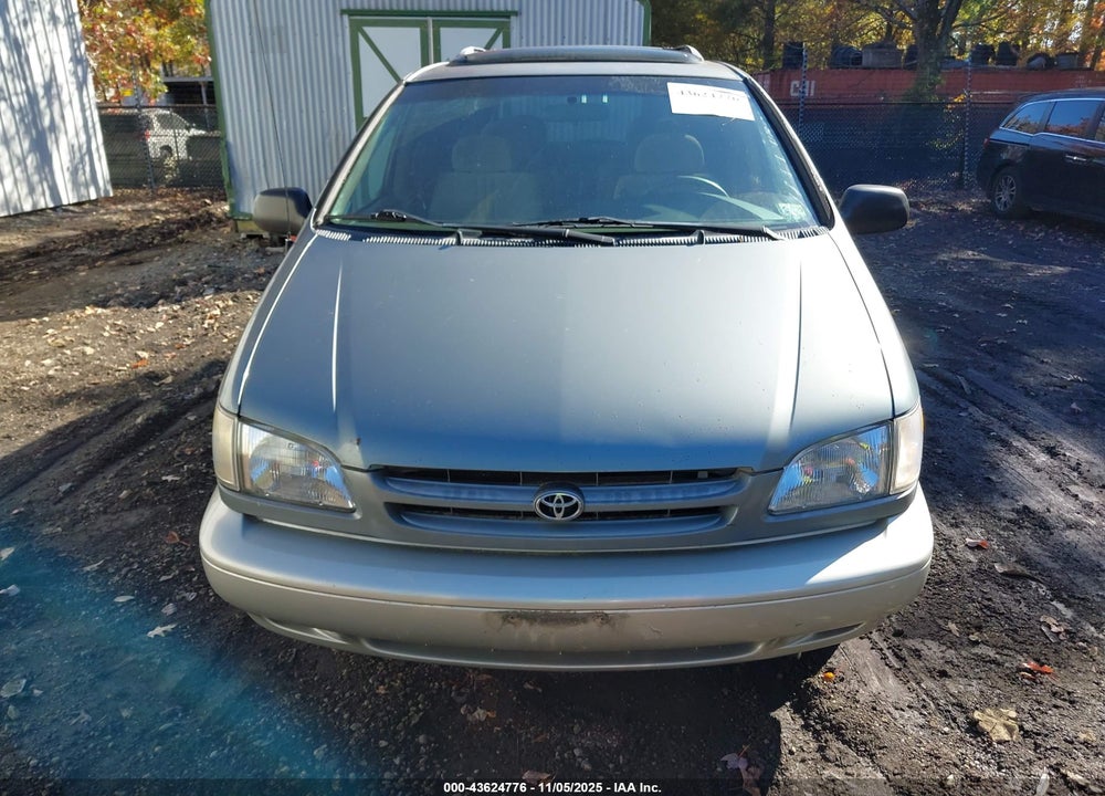 1998 TOYOTA SIENNA XLE VIN: 4T3ZF13C8WU071517