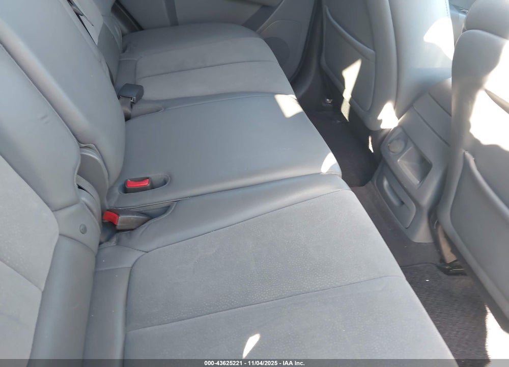 2011 HYUNDAI SANTA FE SE VIN: 5XYZHDAG8BG057160