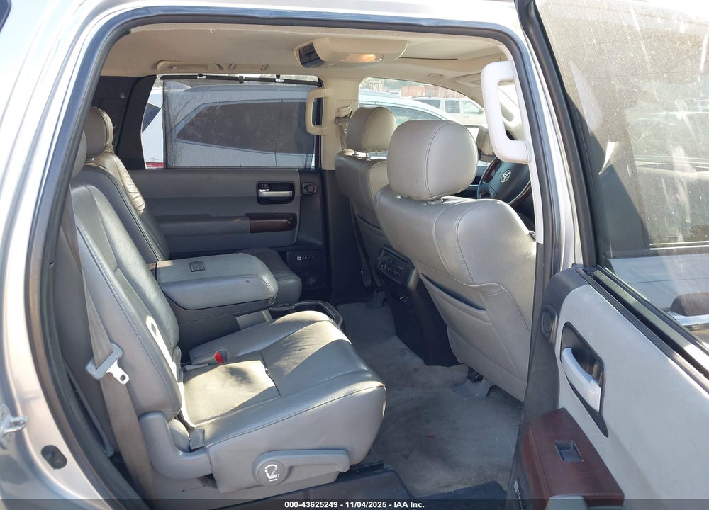 2011 TOYOTA SEQUOIA PLATINUM 5.7L V8 VIN: 5TDDW5G11BS045413