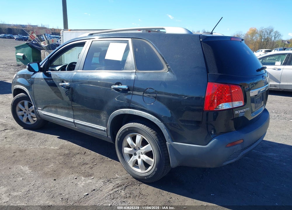 2011 KIA SORENTO LX VIN: 5XYKTCA18BG060954