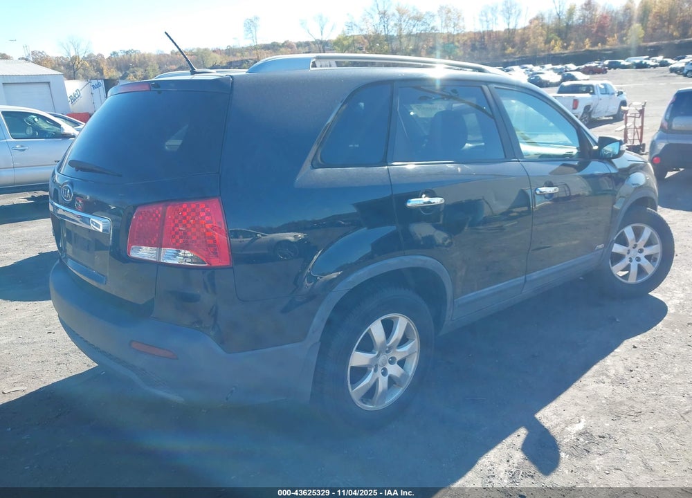 2011 KIA SORENTO LX VIN: 5XYKTCA18BG060954