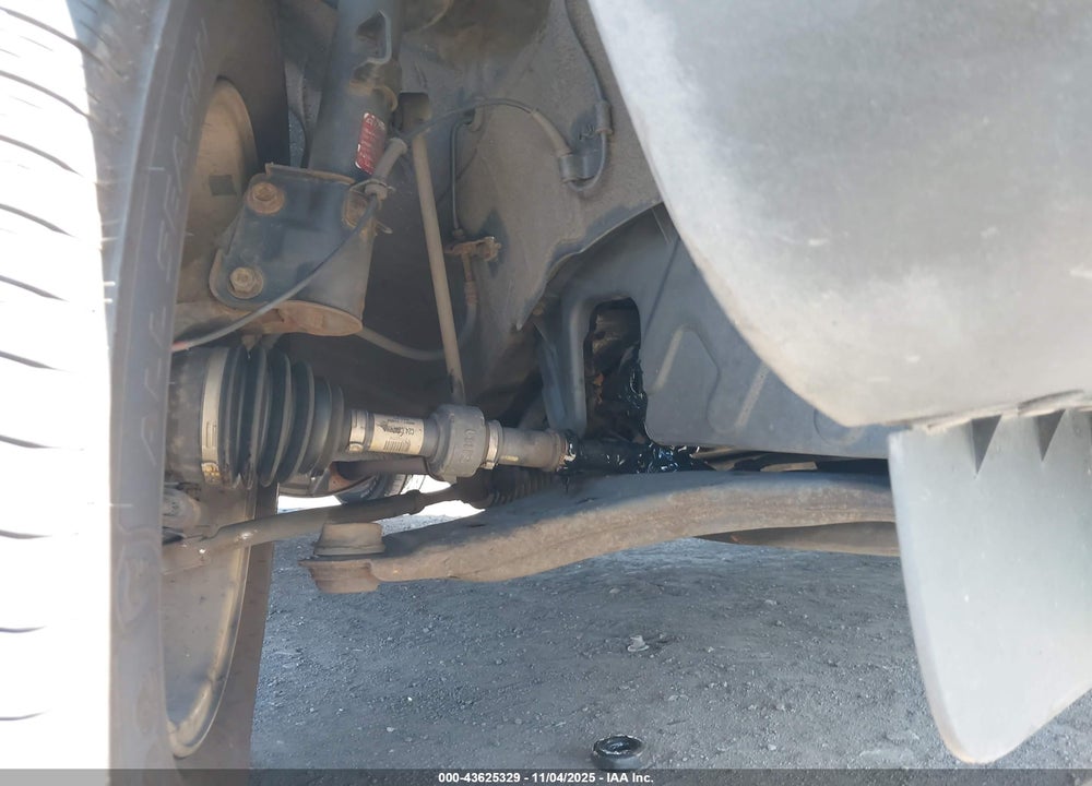 2011 KIA SORENTO LX VIN: 5XYKTCA18BG060954