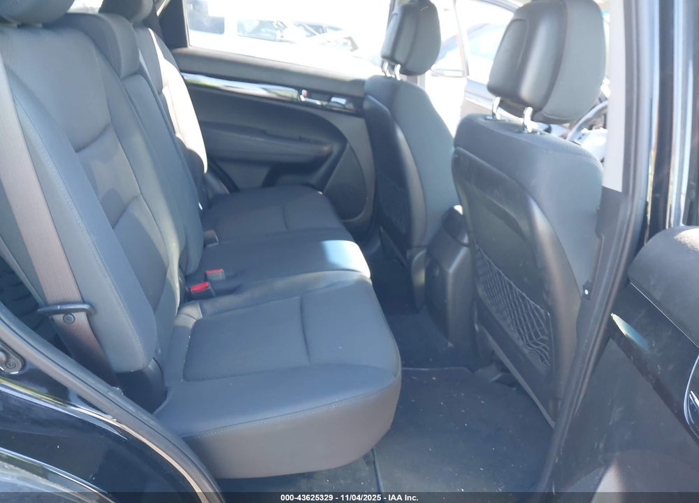 2011 KIA SORENTO LX VIN: 5XYKTCA18BG060954