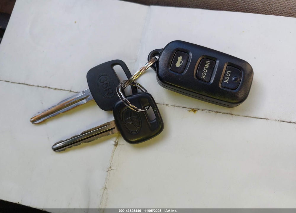 2003 TOYOTA CAMRY LE VIN: 4T1BE32K13U726064