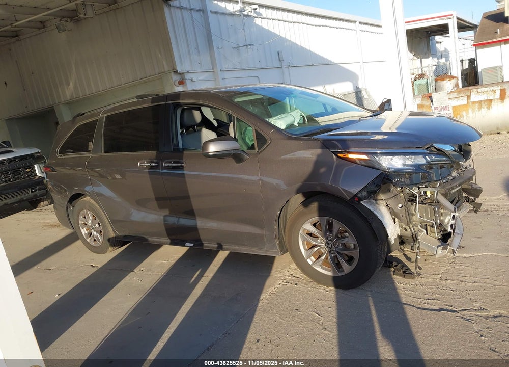 2022 TOYOTA SIENNA XLE VIN: 5TDYRKEC9NS131147