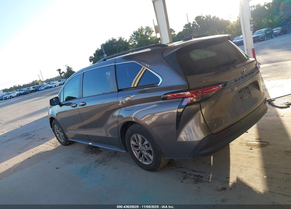 2022 TOYOTA SIENNA XLE VIN: 5TDYRKEC9NS131147