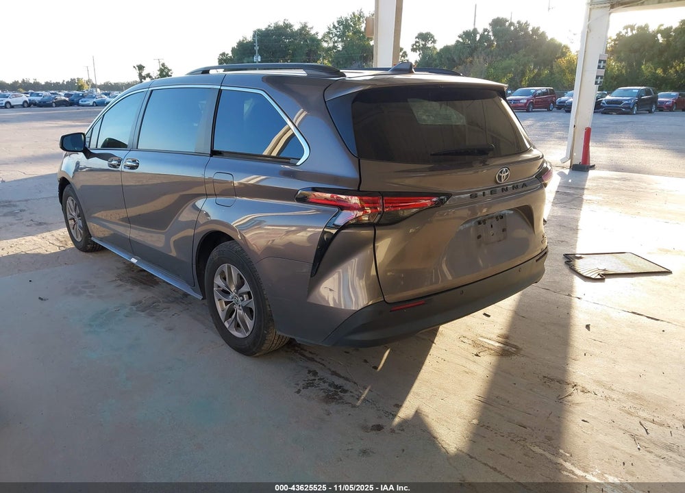 2022 TOYOTA SIENNA XLE VIN: 5TDYRKEC9NS131147