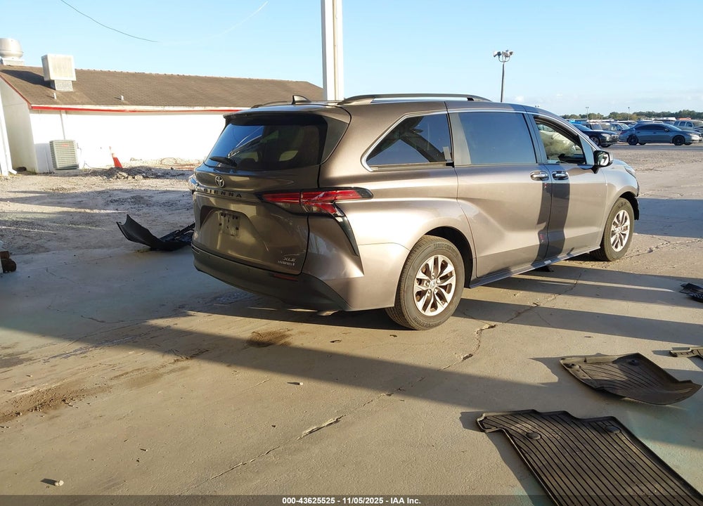 2022 TOYOTA SIENNA XLE VIN: 5TDYRKEC9NS131147