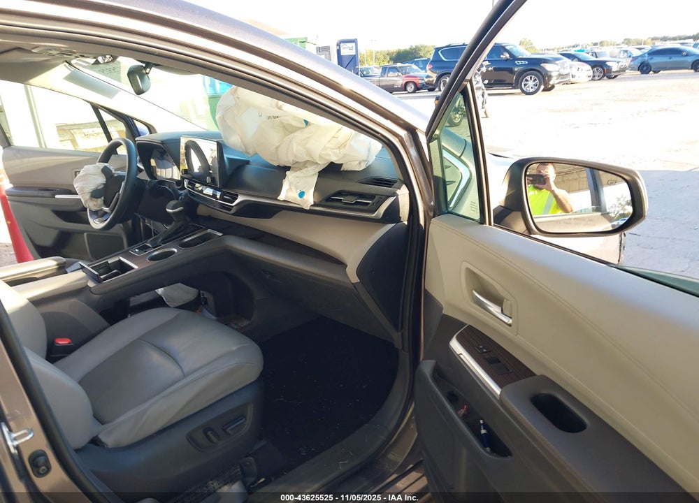2022 TOYOTA SIENNA XLE VIN: 5TDYRKEC9NS131147