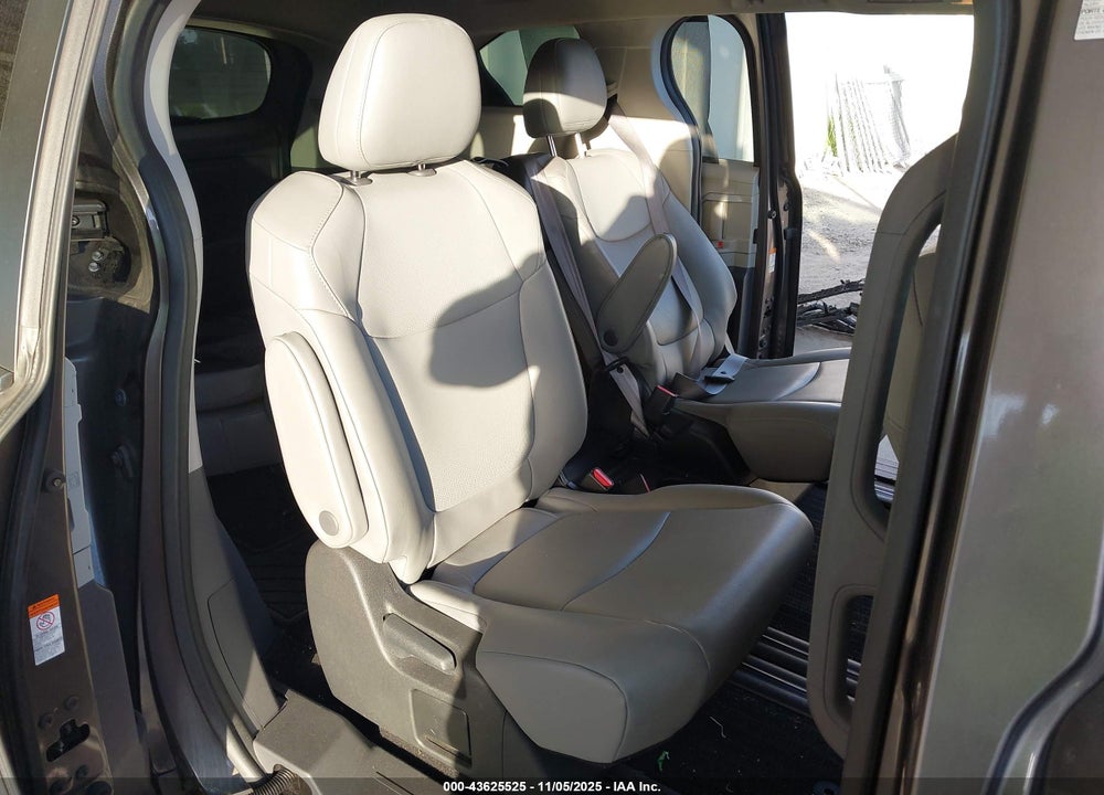 2022 TOYOTA SIENNA XLE VIN: 5TDYRKEC9NS131147