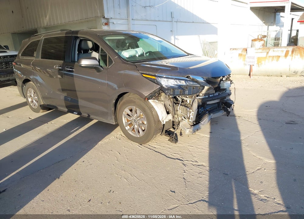 2022 TOYOTA SIENNA XLE VIN: 5TDYRKEC9NS131147