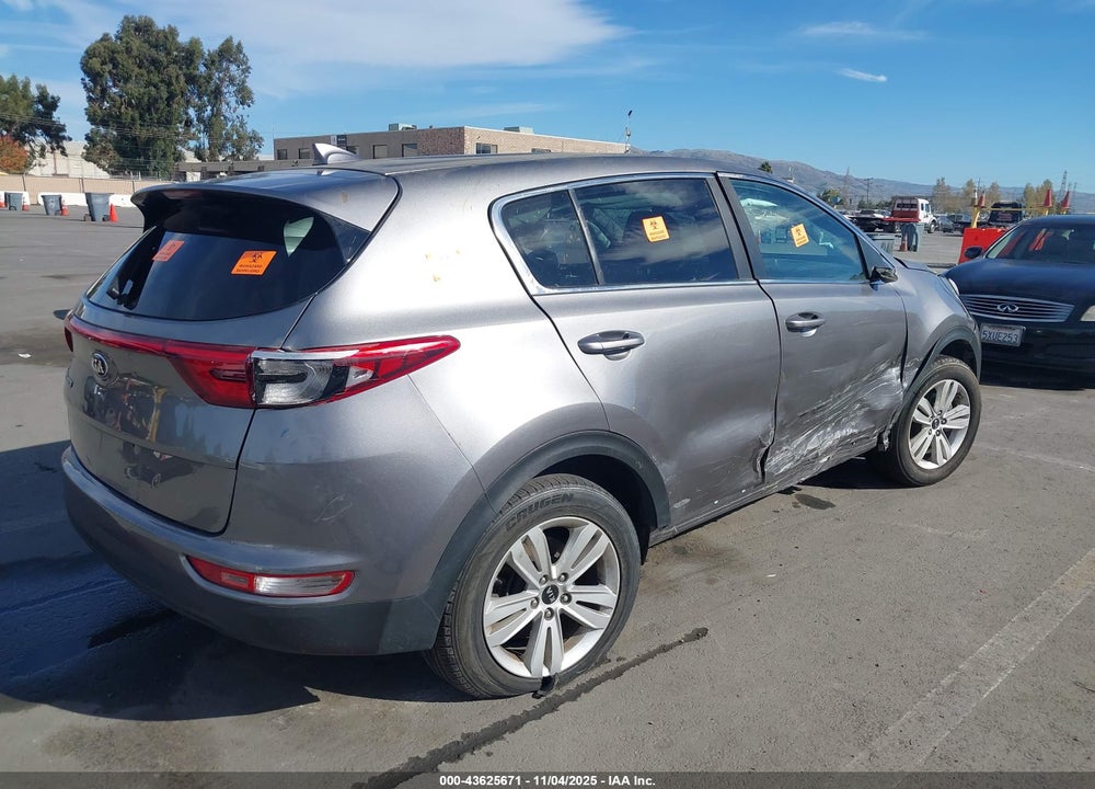 2018 KIA SPORTAGE LX VIN: KNDPM3AC9J7335781