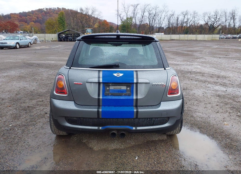 2009 MINI COOPER VIN: WMWMF73589TW81677