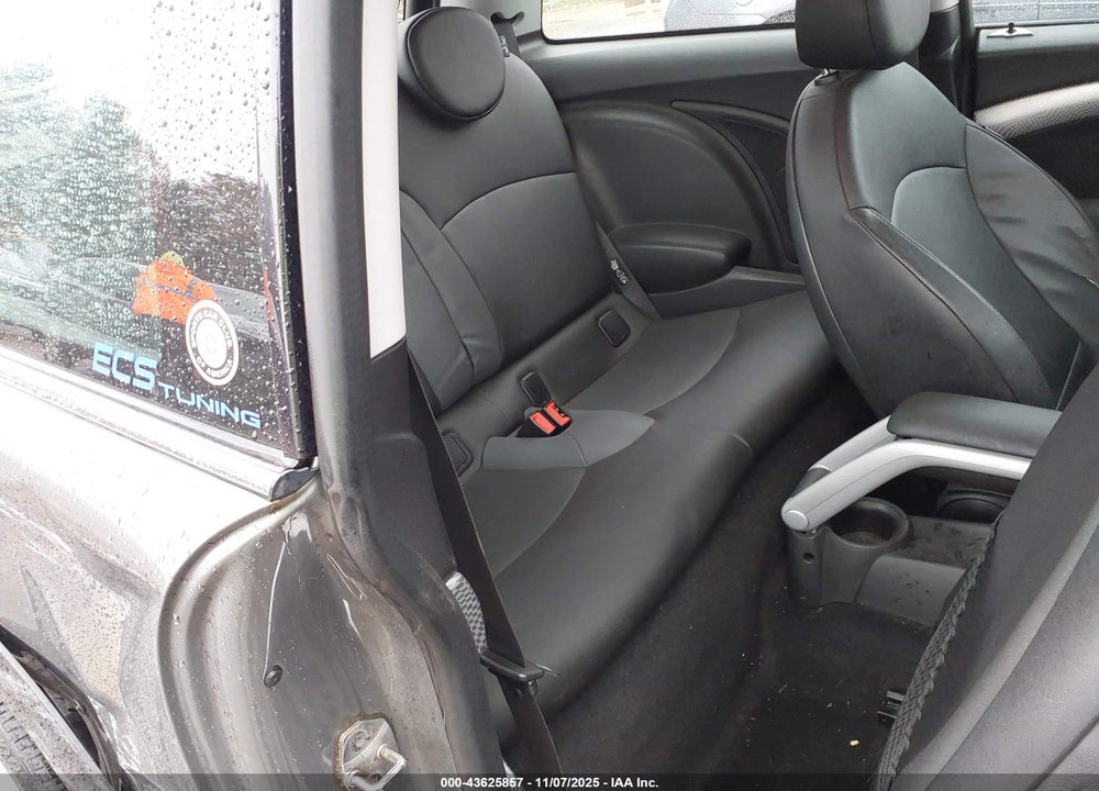 2009 MINI COOPER VIN: WMWMF73589TW81677