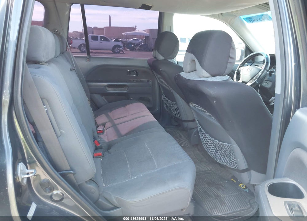 2006 HONDA PILOT VIN: 2HKYF18496H537590