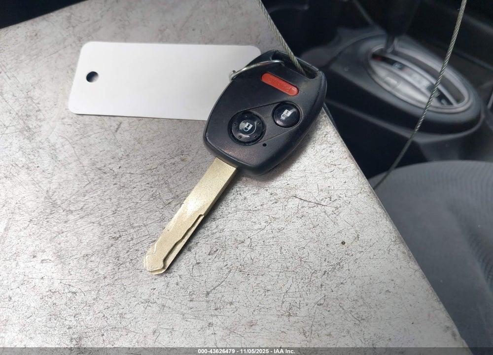 2013 HONDA FIT VIN: JHMGE8H32DC004020