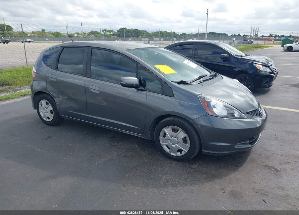 2013 HONDA FIT VIN: JHMGE8H32DC004020