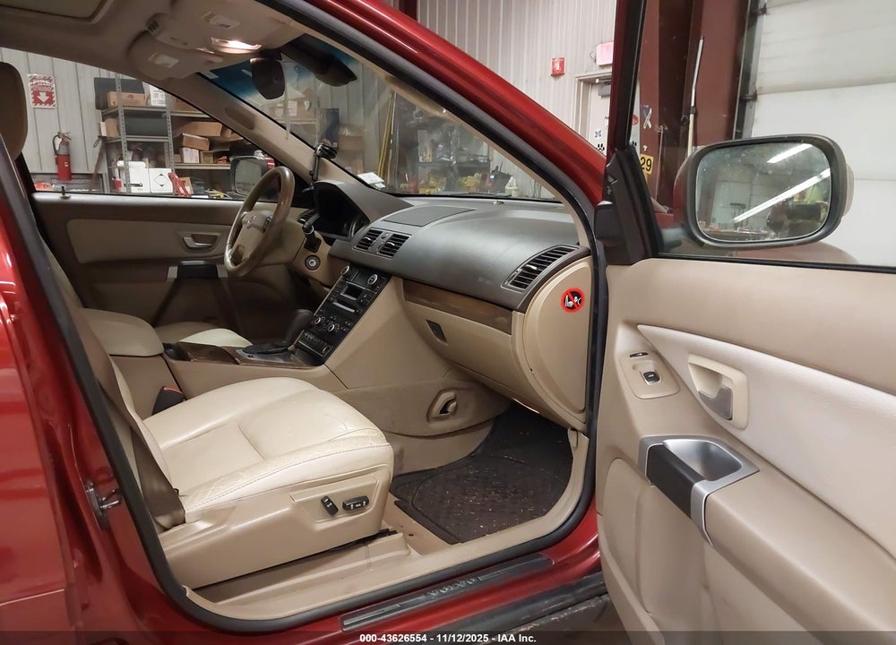 2011 VOLVO XC90 3.2 VIN: YV4952CZ3B1591000