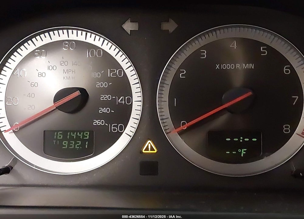 2011 VOLVO XC90 3.2 VIN: YV4952CZ3B1591000