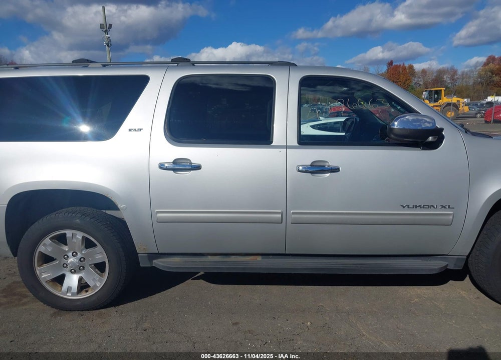 2011 GMC YUKON XL 1500 SLT VIN: 1GKS2KE39BR310975