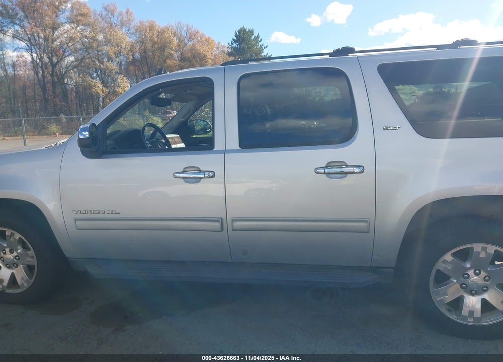 2011 GMC YUKON XL 1500 SLT VIN: 1GKS2KE39BR310975