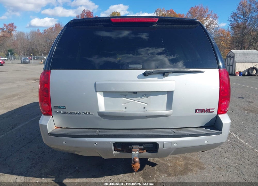 2011 GMC YUKON XL 1500 SLT VIN: 1GKS2KE39BR310975